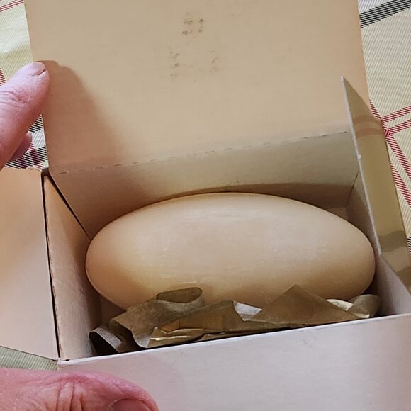 Victoria's Secret Victoria Perfumed Bar Soap 3.5 oz Rare - Picture 4 of 5